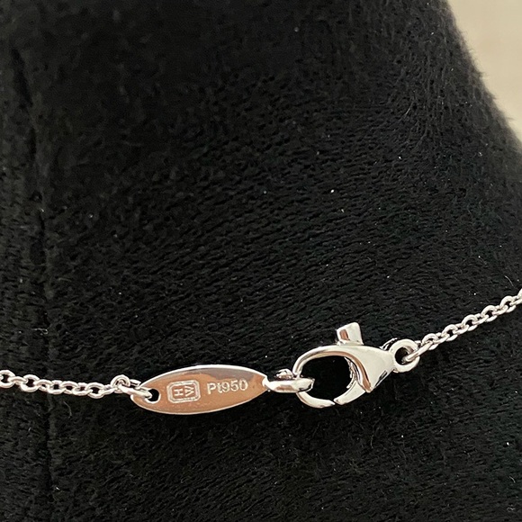 Harry Winston Flower Pendant Necklace With A Blue Gemstone At The Center - Picture 4 of 7